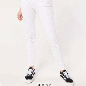 NWT Hollister White skinny jeans